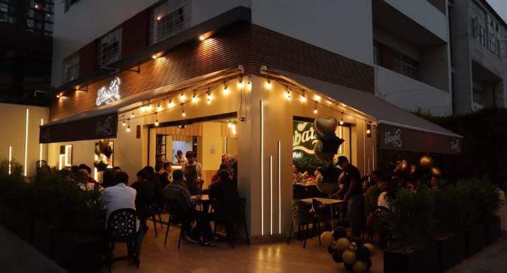 Halloween y Canción Criolla: Bares apuestan por nuevas experiencias para su noche más rentable