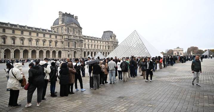 Louvre remains closed one day after jewel heist