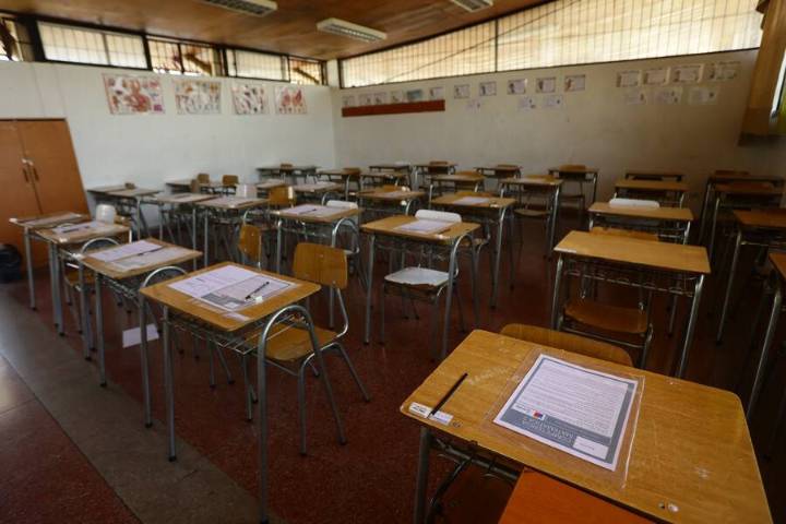 Alcaldes denuncian que examinadores Simce no se presentaron o llegaron atrasados