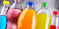 Tanto los refrescos de dieta como las bebidas azucaradas aumentan el riesgo de enfermedad del hígado graso, según un estudio