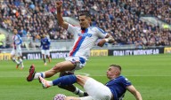 Daniel Muñoz recibió elogio contundente de una leyenda de Inglaterra