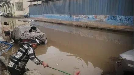 Villa María del Triunfo: vecinos reportan constantes roturas de tuberías a pocos metros del mercado Micaela