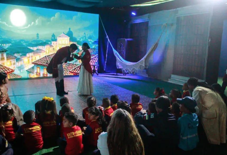 Estudiantes de Falcón disfrutan la expo «Simón de niño a Libertador»