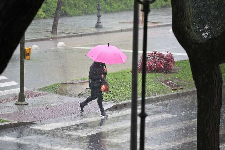 Aemet activa el aviso rojo en todo el litoral de Huelva hasta las 14:00