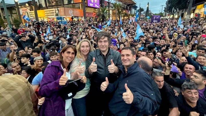 Milei lideró una caravana en Córdoba y pidió no ir hacia "la esclavitud populista del kirchnerismo"