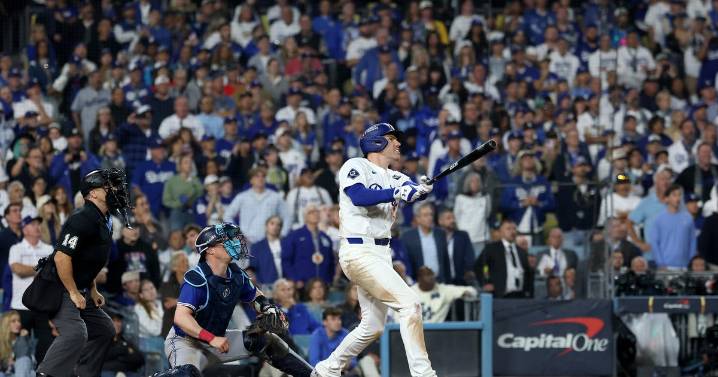 Freddie Freeman's walk-off homer gives Dodgers a 2-1 World Series lead after thrilling 18