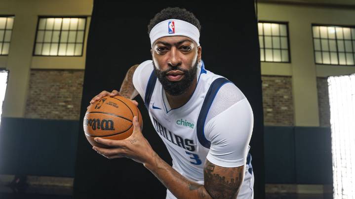 Mavericks star Anthony Davis’ practice highlight leaves Kyrie Irving absolutely hyped