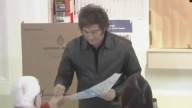 Acompañado por su hermana Karina, el presidente Javier Milei se limitó a sonreír y no dio declaraciones