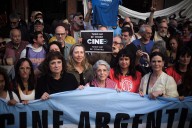 Manifestación frente al INCAA contra cierre de Cine Ar