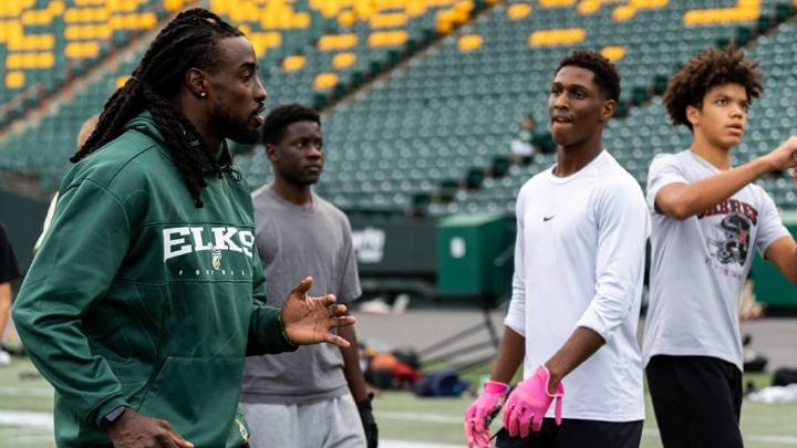 Edmonton Elks organize free camp for high school football players sidelined by strike