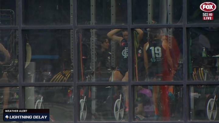 AFLW 2025: Carlton vs GWS Lightning break, unfair advantage, Giants change room flooded, Blues get to go into their warm gym, substandard, controversy, fairness, AFL