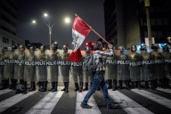 Dispersa la policía peruana a manifestantes que llegaron al Congreso