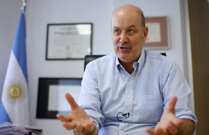 Sturzenegger respondió si la reforma laboral incluirá jornadas de trabajo de 13 horas