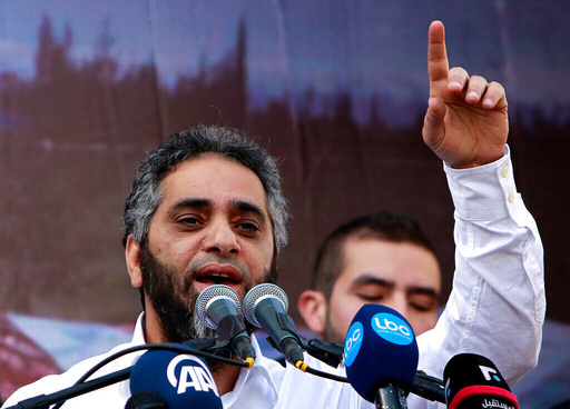 Exestrella del pop convertido en insurgente comparece ante tribunal de Beirut tras 12 años prófugo