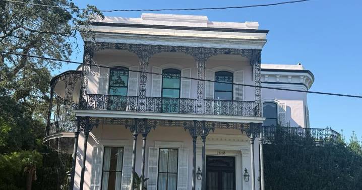 Historic New Orleans Garden District mansion built in 1832 got a makeover. Now it's in Vogue.