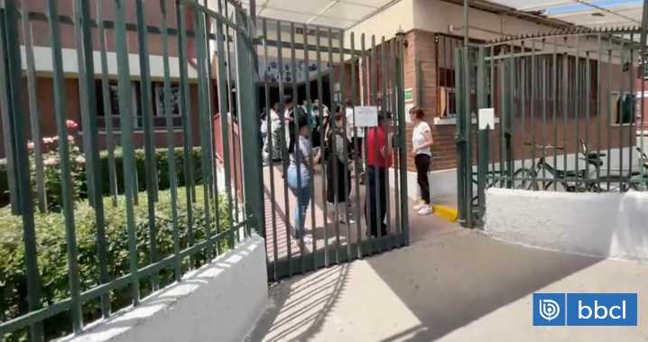 Delincuentes ingresaron a colegio de La Pintana para refugiarse en medio de persecución de Carabineros