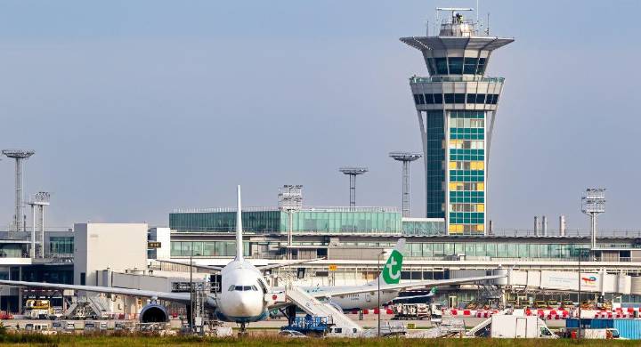 Cierre del gobierno en Estados Unidos provoca demoras masivas en los aeropuertos