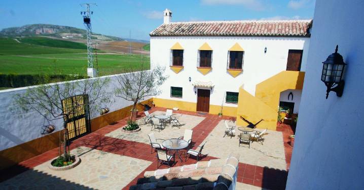 El precio medio por mes de las casas rurales en Málaga se eleva a los 2.100 euros