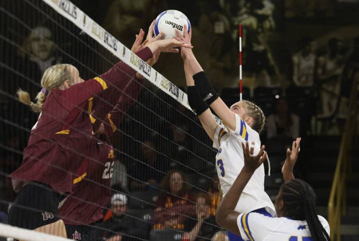 Photos from the 2025 Catholic League volleyball finals at Oakland University