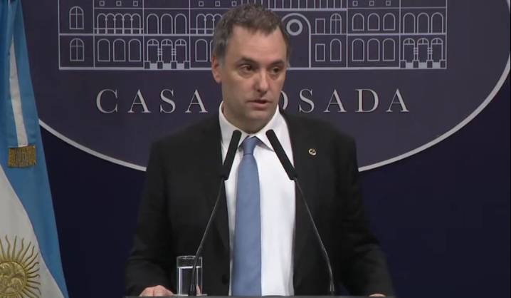 «El Gobierno argentino lanza una sarcástica crítica a Maduro: ‘Que Santa Claus traiga tranquilidad'» (VIDEO)