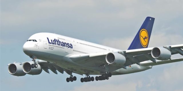 Vuelo de EE.UU. a Alemania es desviado luego de que un pasajero apuñalara a dos menores