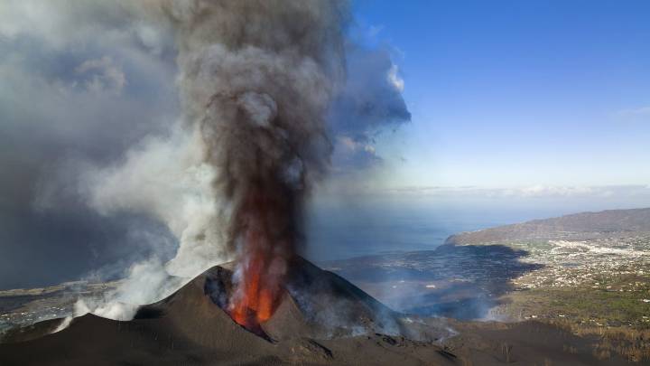 El Gobierno aprobará en noviembre un decreto-ley específico para acelerar la reconstrucción de La Palma