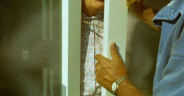 Urgent warning as vulnerable pensioner loses £1,000 after a knock at the door