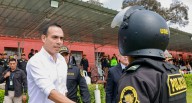 Gobierno otorga Medalla al Defensor de la Democracia a 823 policías, militares y miembros de comités de autodefensa