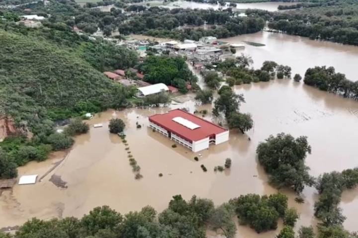 ¿Cuántas escuelas de bachillerato y universidades de Hidalgo resultaron dañadas por las lluvias?