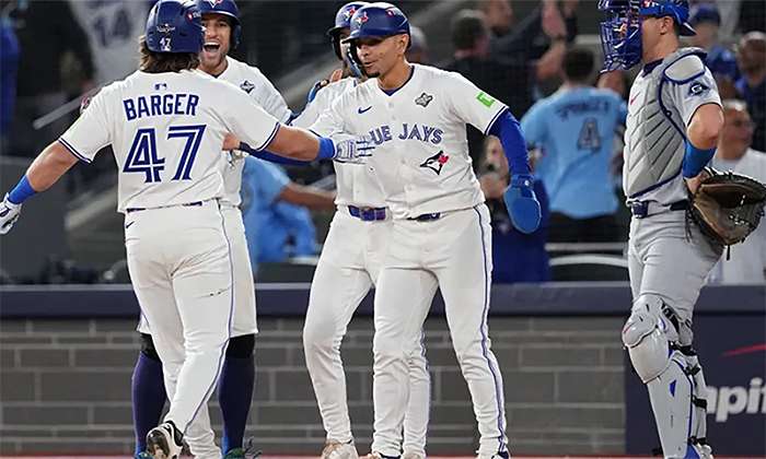 Azulejos apalea a Dodgers 11-4 al iniciar la Serie Mundial