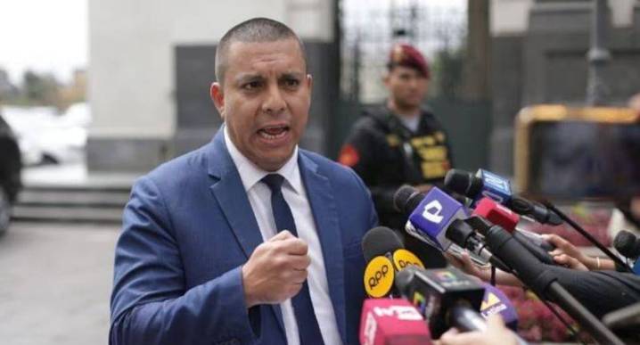 Abogado de Dina Boluarte: “Ni asilada ni no habida. Ella está en su casa”
