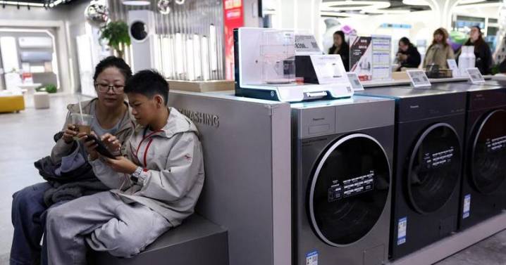 China’s Economic Growth Slows to One-Year Low, Raising Calls for Stronger Stimulus