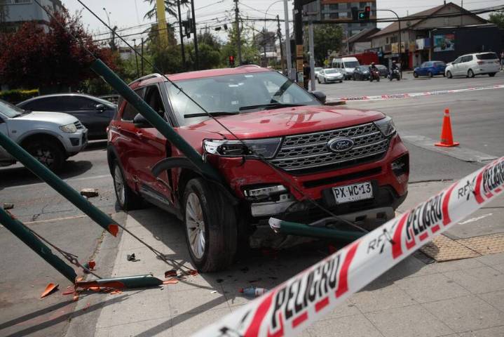 Conductora escapó de intento de encerrona y chocó a tres autos en Ñuñoa