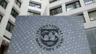 Economía mundial está mejor de lo temido, pero riesgos persisten: FMI