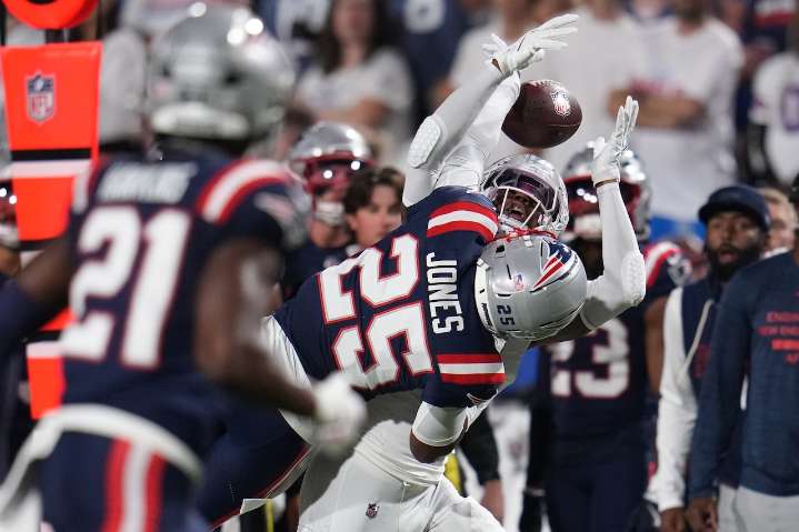 Patriots lock up shutdown cornerback with three
