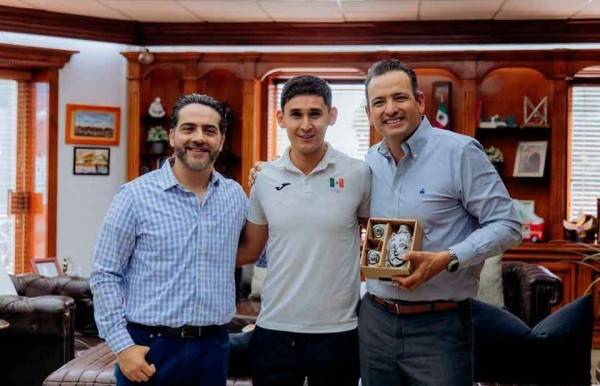 Recibe Bonilla al marchista Julio César Salazar