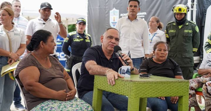 Alcalde Carlos Pinedo despachó desde Villa Betel: Apoyo y compromiso con los afectados por las lluvias