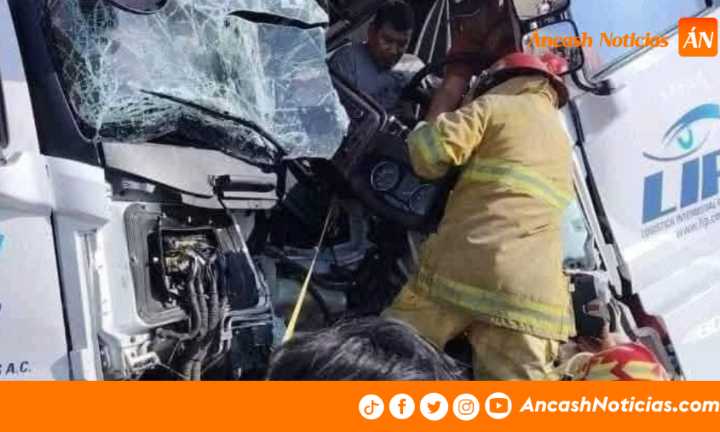 Conductor de tráiler queda herido tras violento choque en la Panamericana Norte