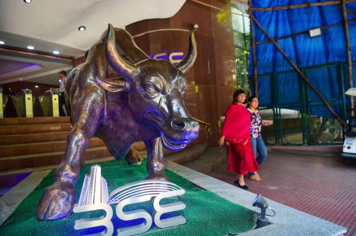 Stock markets advance in early trade on buying in realty, utility stocks