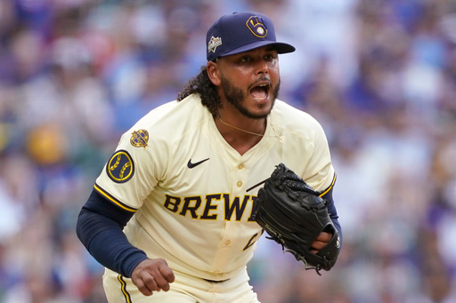 Inicio rápido da a Cerveceros triunfo 9-3 sobre Cachorros, al abrir serie divisional de la Nacional