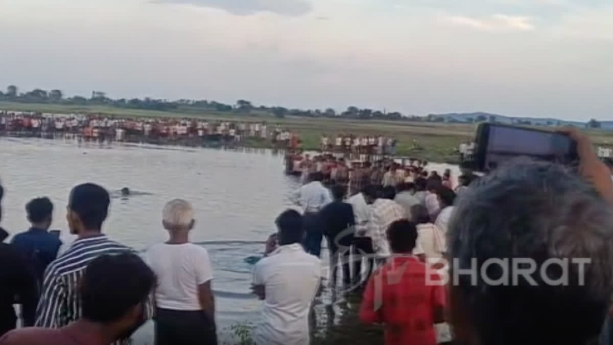 11 Killed, Including Eight Girls, As Tractor-Trolley Overturns During Durga Idol Immersion In MP
