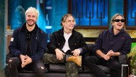 Airbag tira de crítica social en Las Preguntas Clásicas de La Revuelta: "No es justo cómo está hecho el mundo"