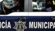 Hombre es sorprendido intentando abrir caja fuerte con un marro dentro de una casa en Torreón