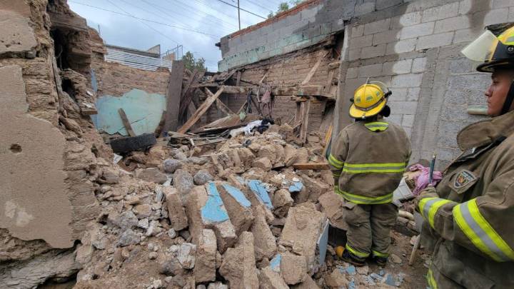 Atiende Protección Civil derrumbe en finca de adobe en la colonia Arroyo Colorado