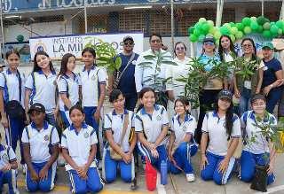 Sembrando amor y árboles para una Santa Marta Verde