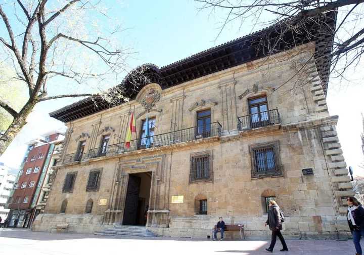 «Si te veo con otro no respondo. De Villabona se sale, pero del cementerio no»
