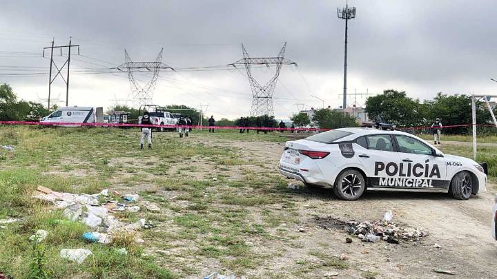 Asesinan a balazos a 3 hombres y dejan sus cuerpos maniatados en baldío en Pesquería, Nuevo León