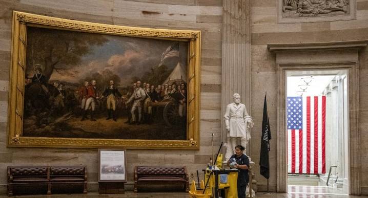 Cierre del gobierno: EE.UU. entra en una parálisis presupuestaria e interrumpe servicios de agencias federales