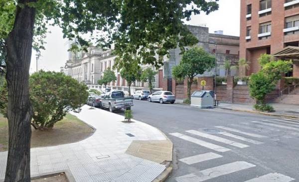 "Terrible" olor a gas en pleno centro de La Plata: evacuaciones, fuerte operativo y tensión