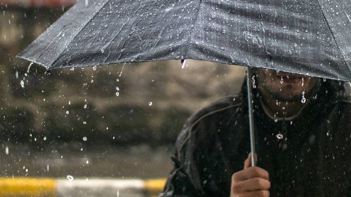 Bengaluru Weather Update: Light To Moderate Rainfall Is Predicted With Cloudy Skies & Gusty Wind